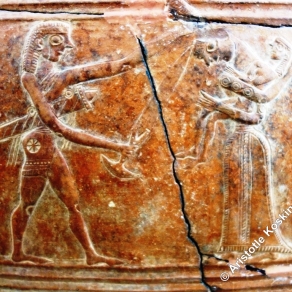warrior-kills-child-Mykonos-Museum (4)